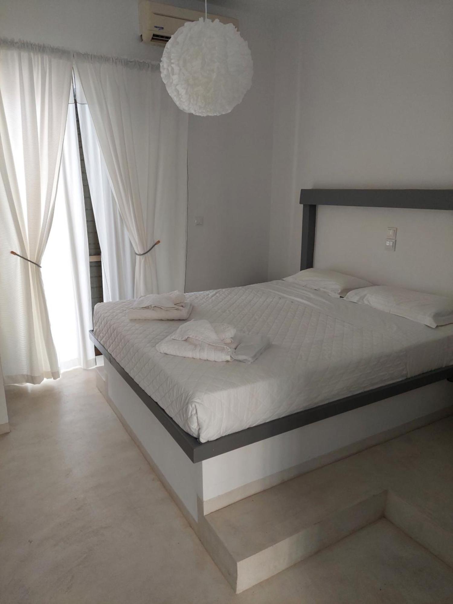 Golden Star Praxitelous Apartman Ajía Marína Kültér fotó