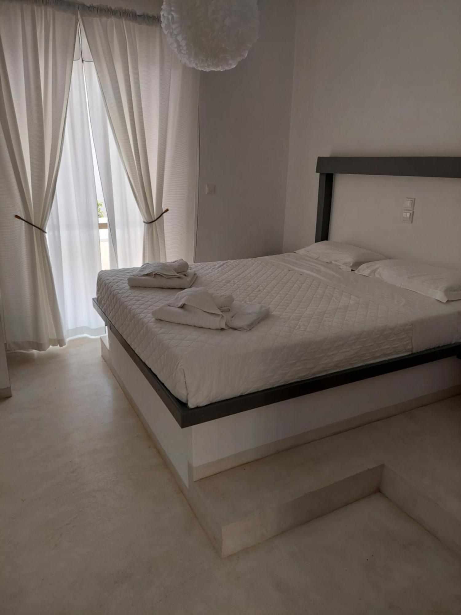 Golden Star Praxitelous Apartman Ajía Marína Kültér fotó
